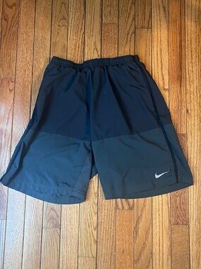 Nike Men's Two-Tone Black and Dark Gray Athletic Shorts Swim Trunks Medium